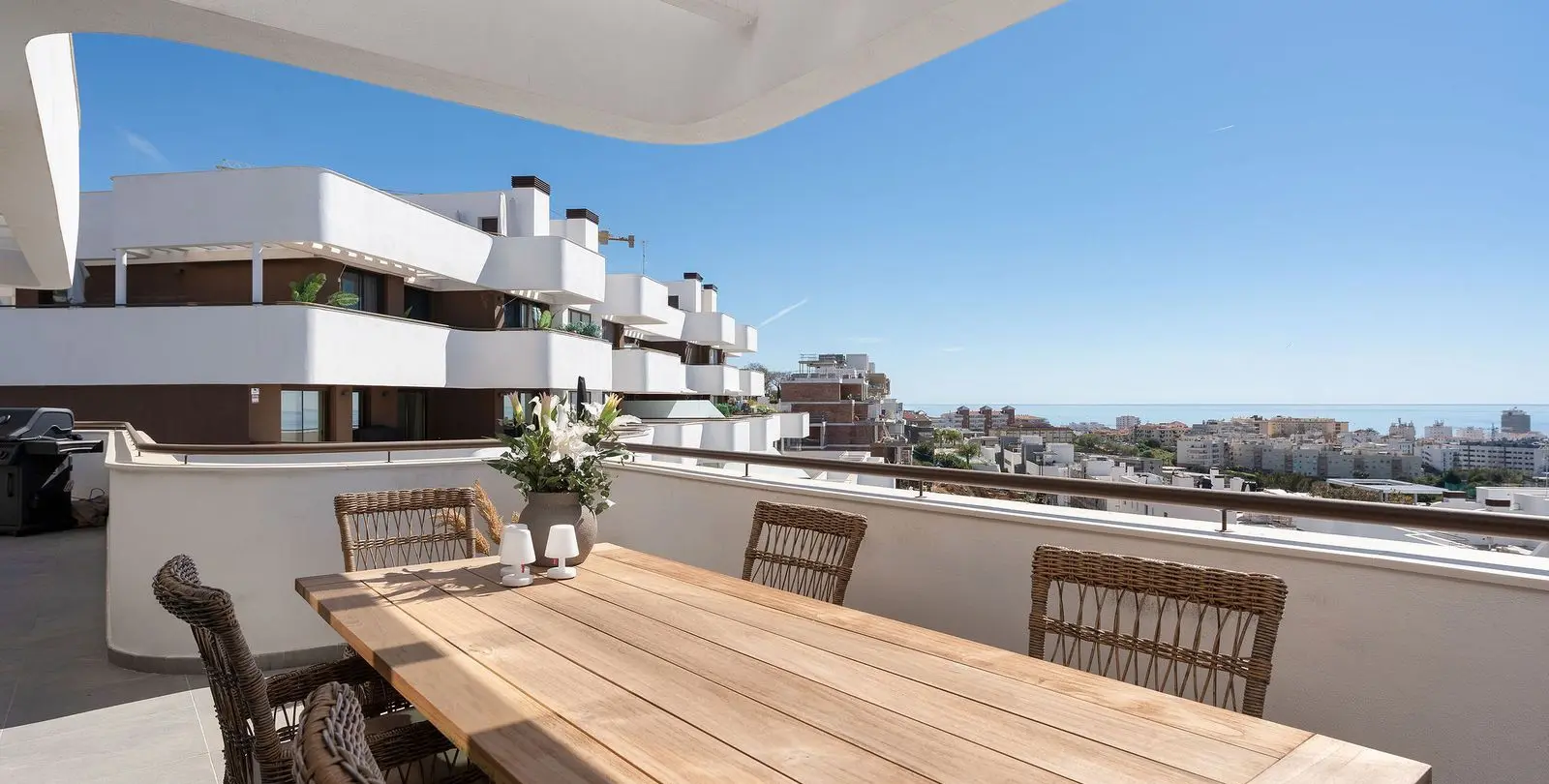 Sale of penthouse in Estepona 1
