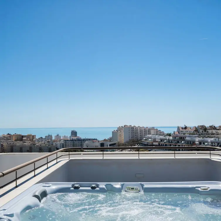Sale of penthouse in Estepona