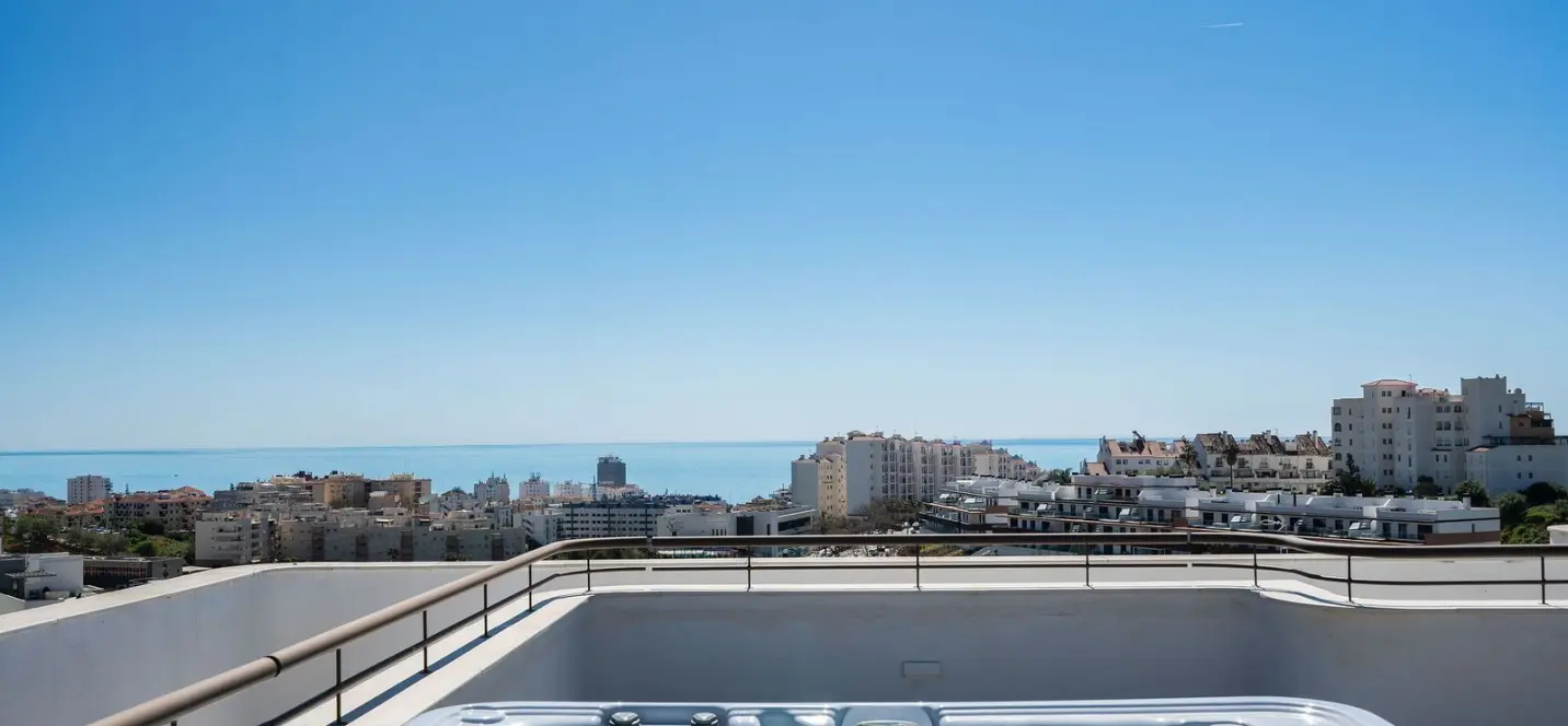Sale of penthouse in Estepona 1