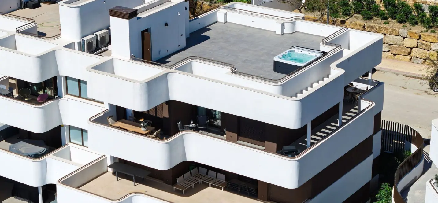 Sale of penthouse in Estepona 3