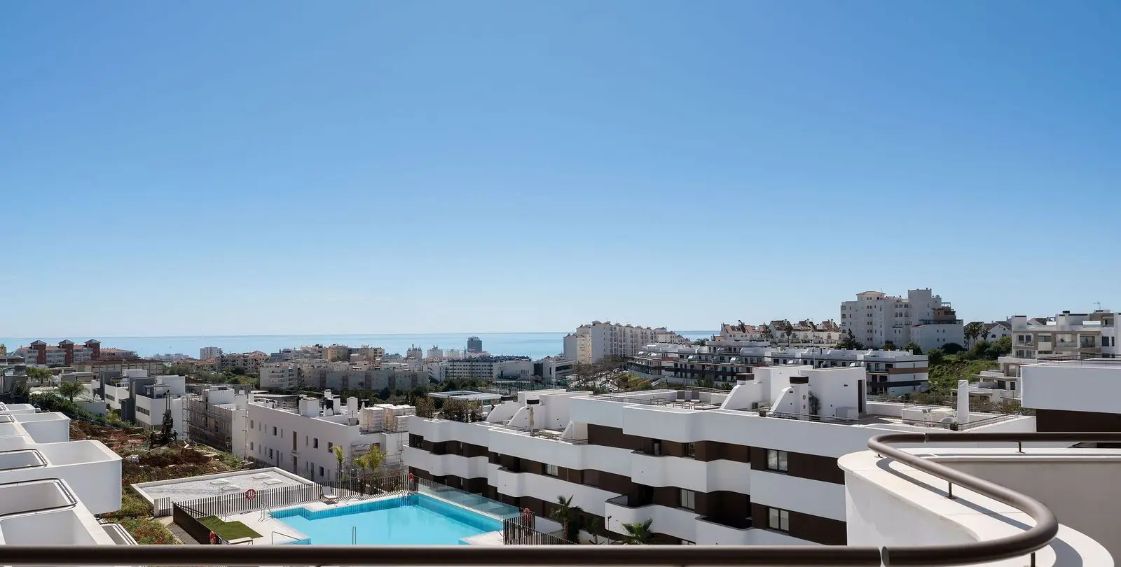 Sale of penthouse in Estepona 11