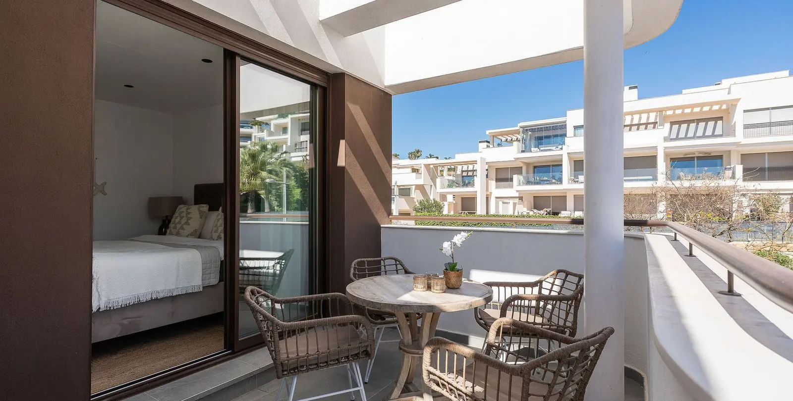 Sale of penthouse in Estepona 12
