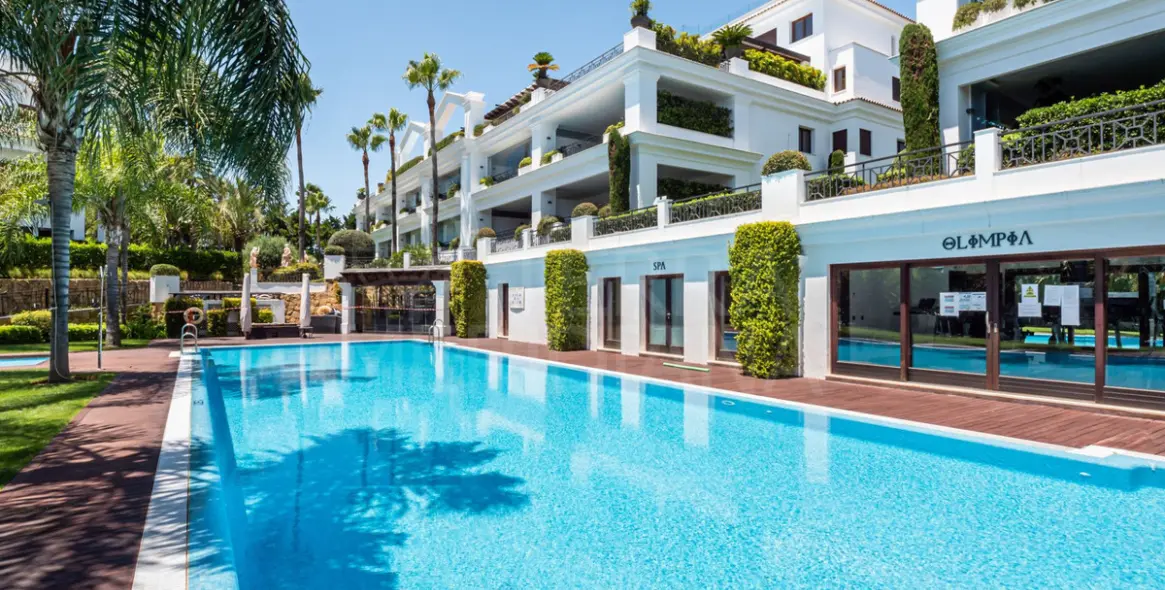 Продажа апартаментов на первом этаже в Estepona 2