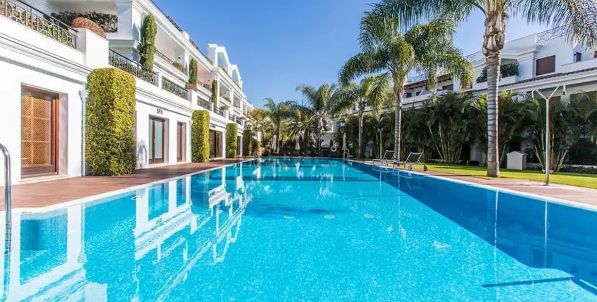 Продажа апартаментов на первом этаже в Estepona 46