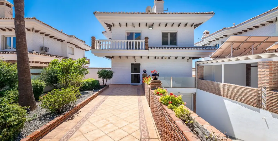 Sale of detached villa in La Capellania 4