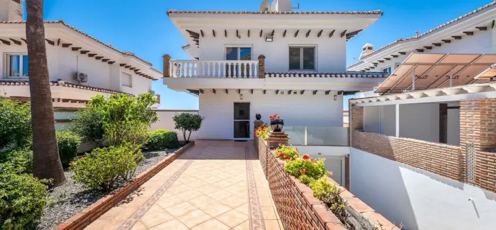 Sale of detached villa in La Capellania 3