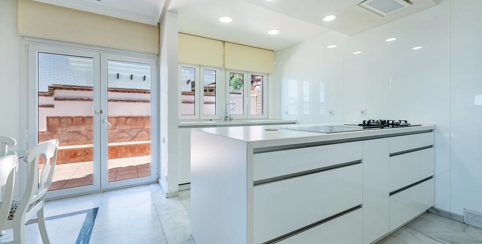 Продажа  отдельно стоящей виллы в La Capellania 9