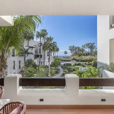 Venta de apartamento en planta media en New Golden Mile