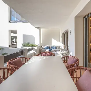 Venta de apartamento en planta media en New Golden Mile