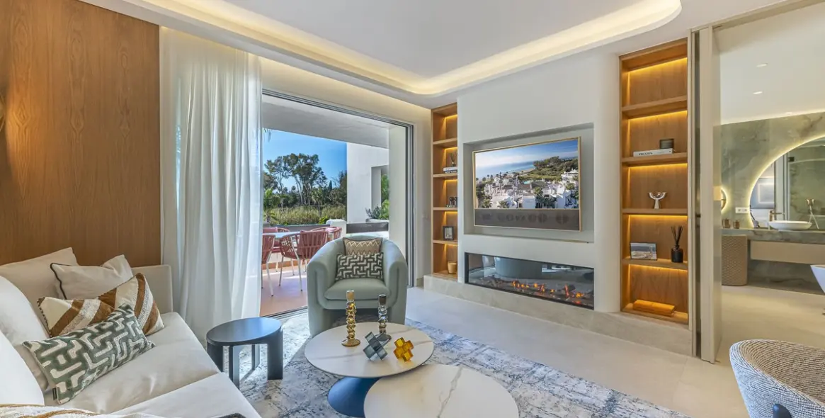 Venta de apartamento en planta media en New Golden Mile 7