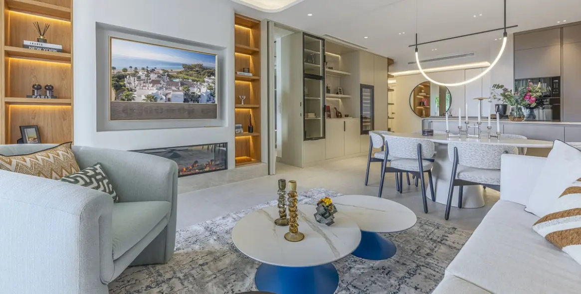 Venta de apartamento en planta media en New Golden Mile 10