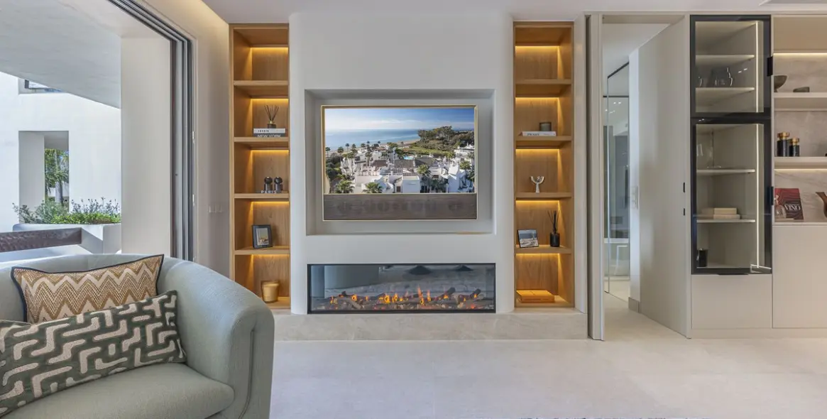 Venta de apartamento en planta media en New Golden Mile 11