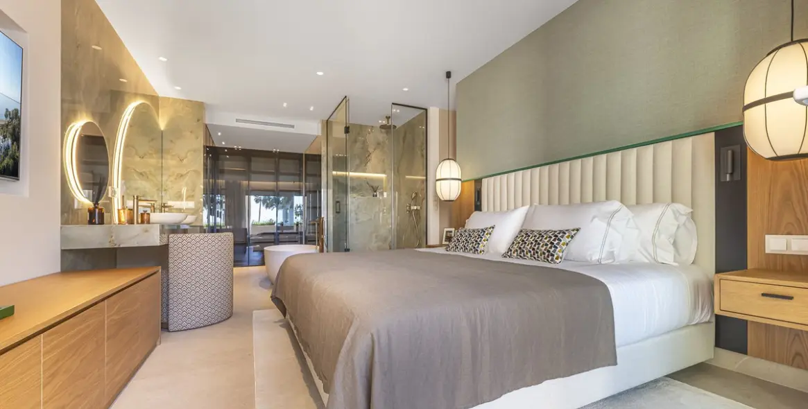 Venta de apartamento en planta media en New Golden Mile 20