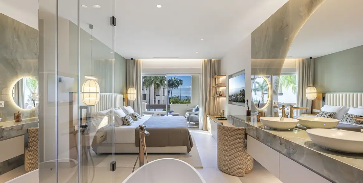 Venta de apartamento en planta media en New Golden Mile 21