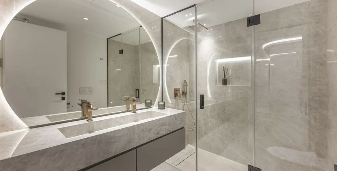 Venta de apartamento en planta media en New Golden Mile 26