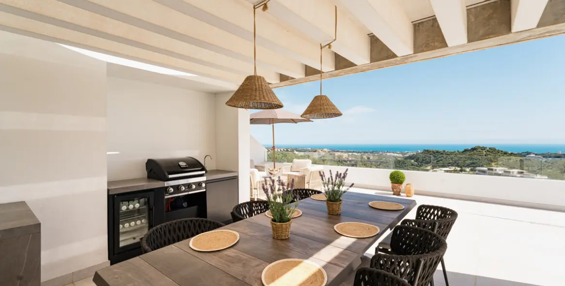 Venta de ático dúplex en Benahavís 2