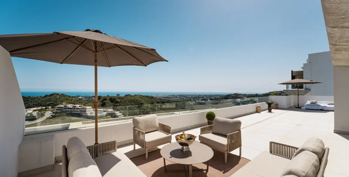 Venta de ático dúplex en Benahavís 15