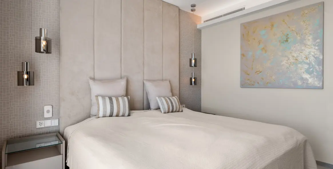 Venta de ático dúplex en Benahavís 23