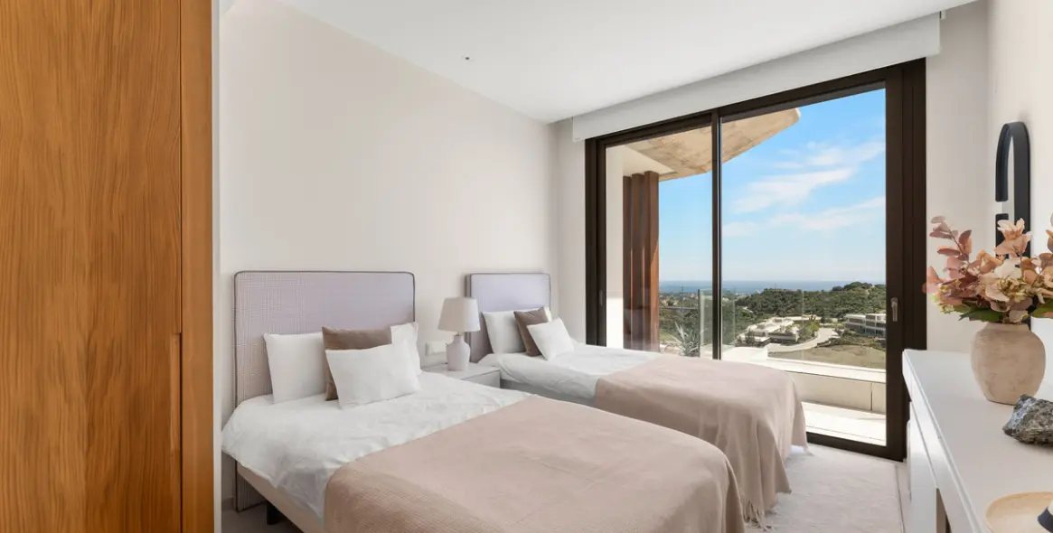 Venta de ático dúplex en Benahavís 25