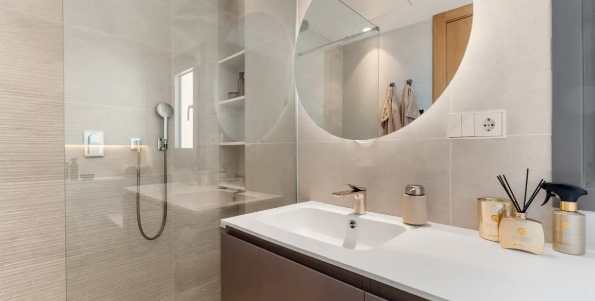 Venta de ático dúplex en Benahavís 36