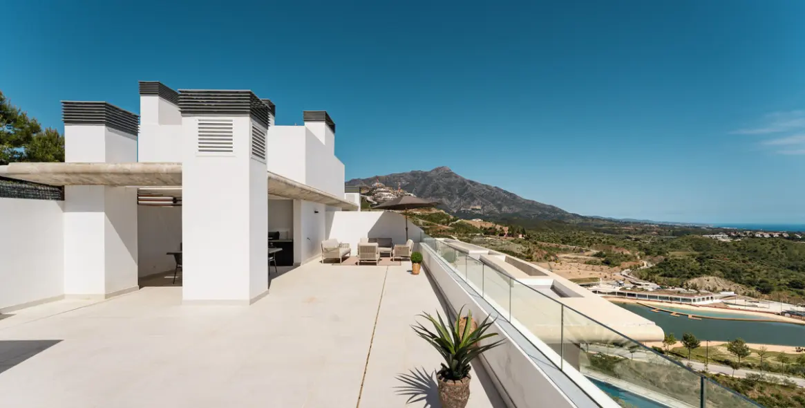 Venta de ático dúplex en Benahavís 47