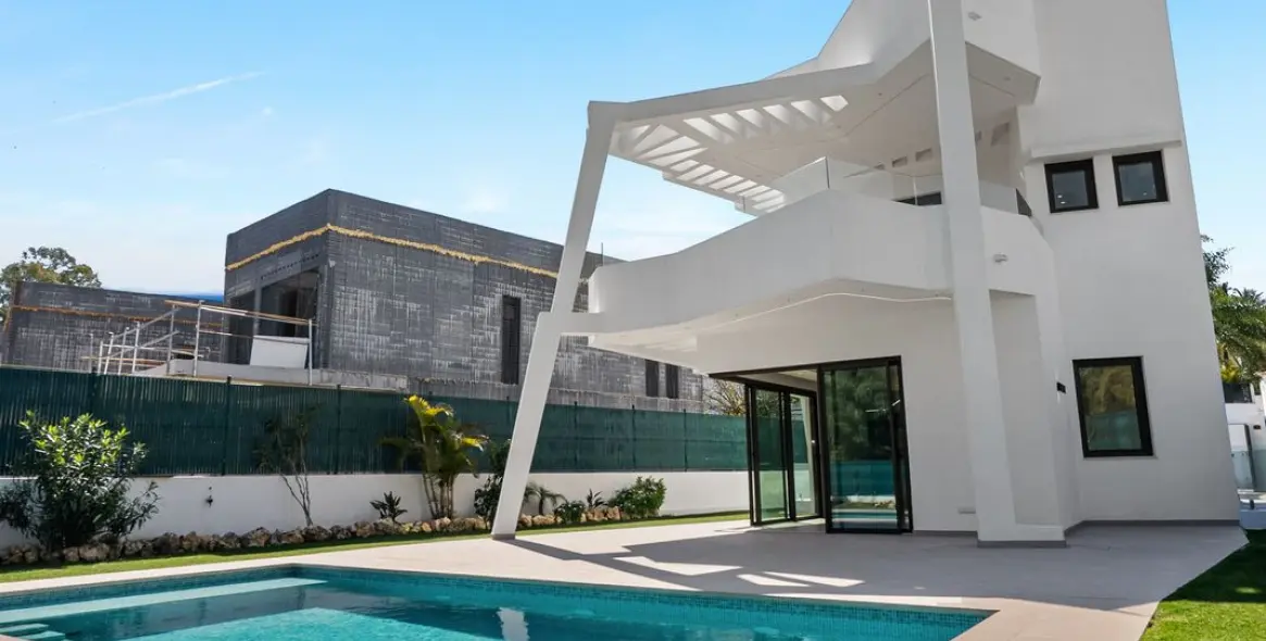 Sale of detached villa in Atalaya 2
