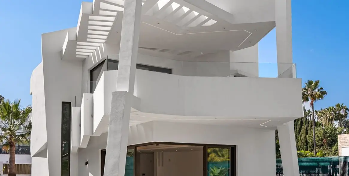 Sale of detached villa in Atalaya 3
