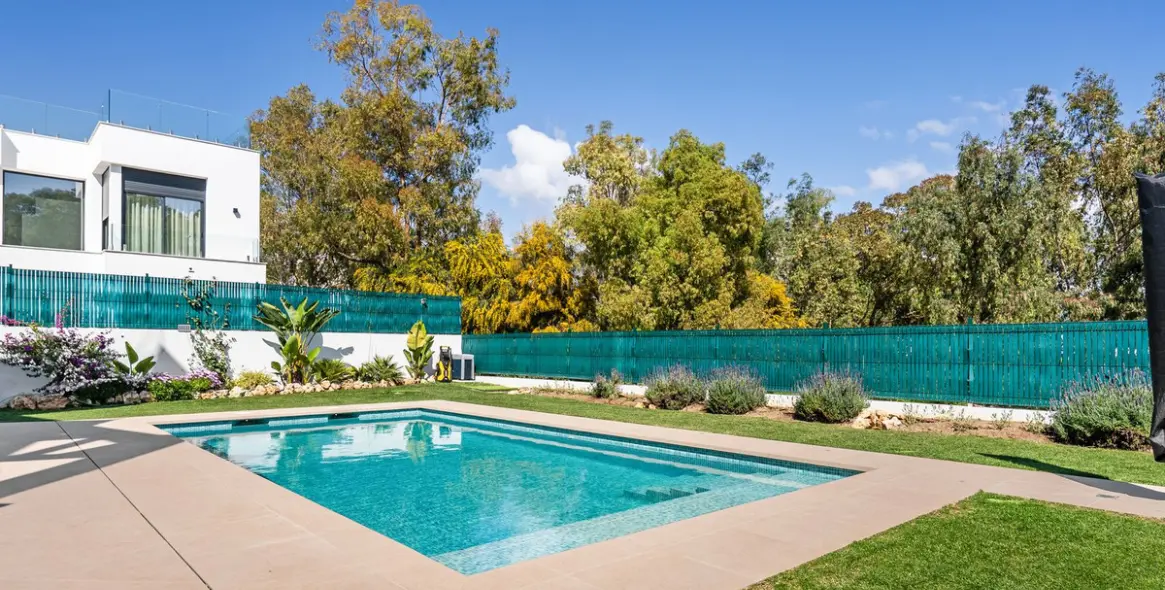 Sale of detached villa in Atalaya 7