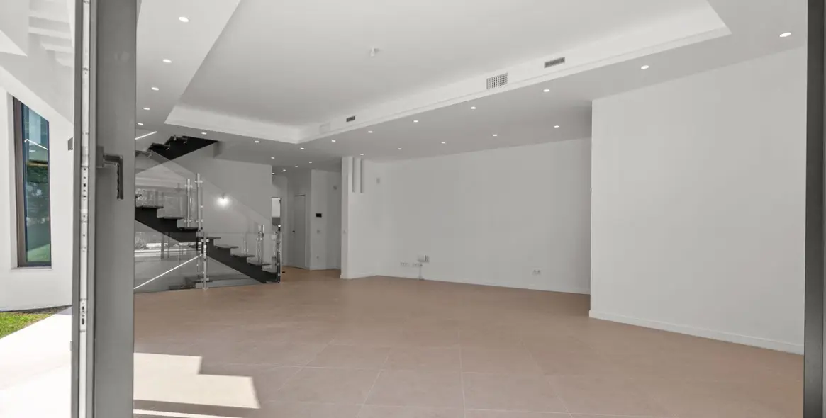 Sale of detached villa in Atalaya 10