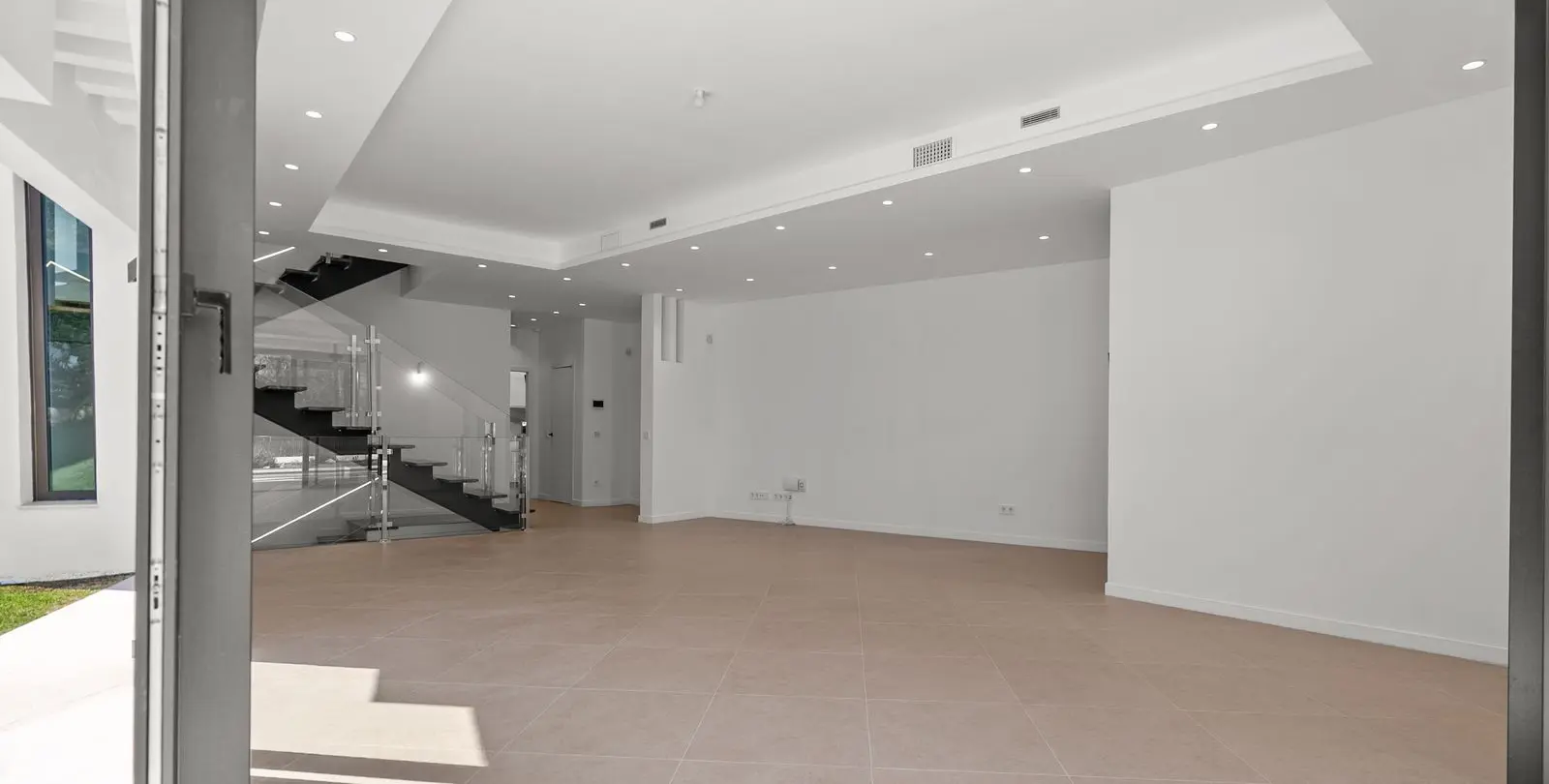 Sale of detached villa in Atalaya 10