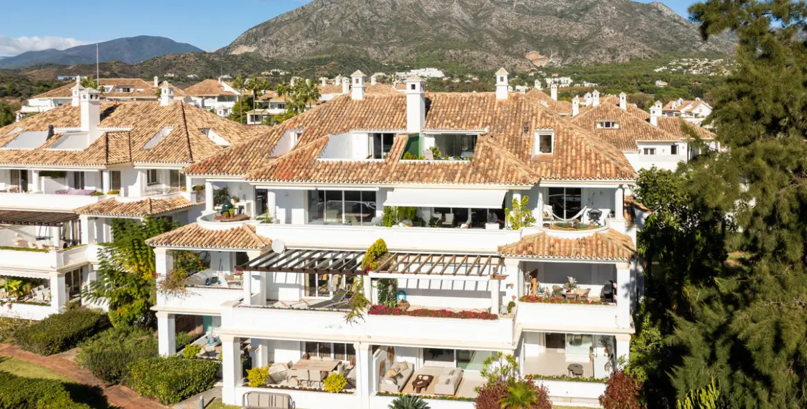 Venta de apartamento en planta media en The Golden Mile 1