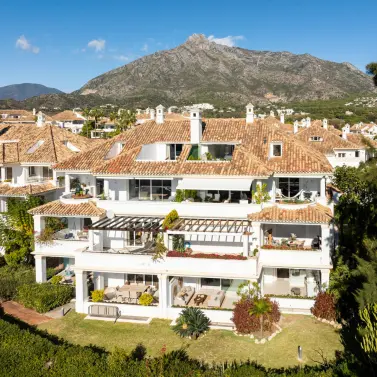 Venta de apartamento en planta media en The Golden Mile