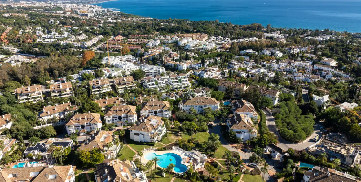 Venta de apartamento en planta media en The Golden Mile 2