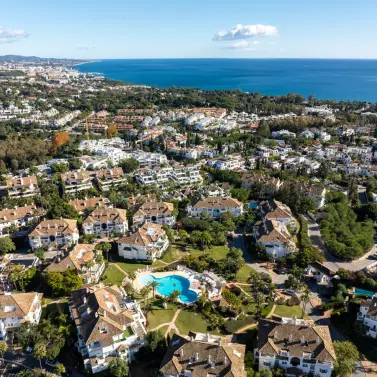 Venta de apartamento en planta media en The Golden Mile