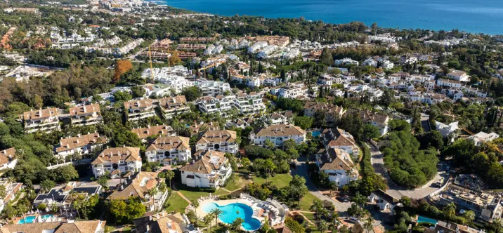 Venta de apartamento en planta media en The Golden Mile 1