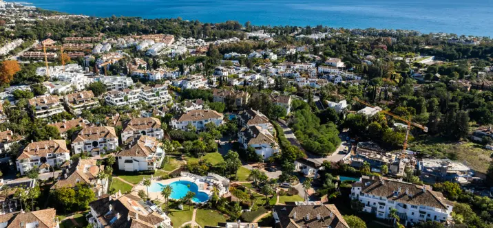 Venta de apartamento en planta media en The Golden Mile 2