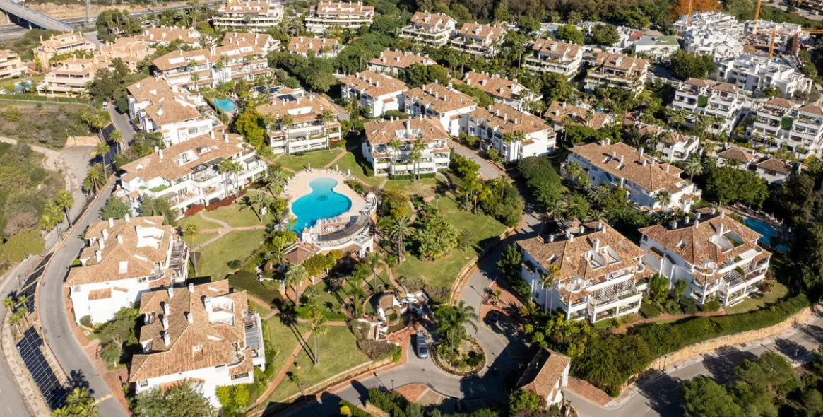 Venta de apartamento en planta media en The Golden Mile 5