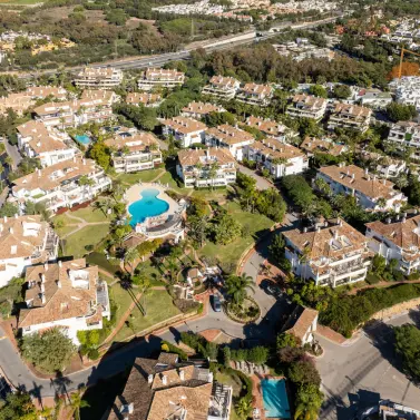 Venta de apartamento en planta media en The Golden Mile