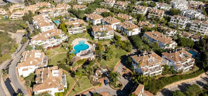 Venta de apartamento en planta media en The Golden Mile 4