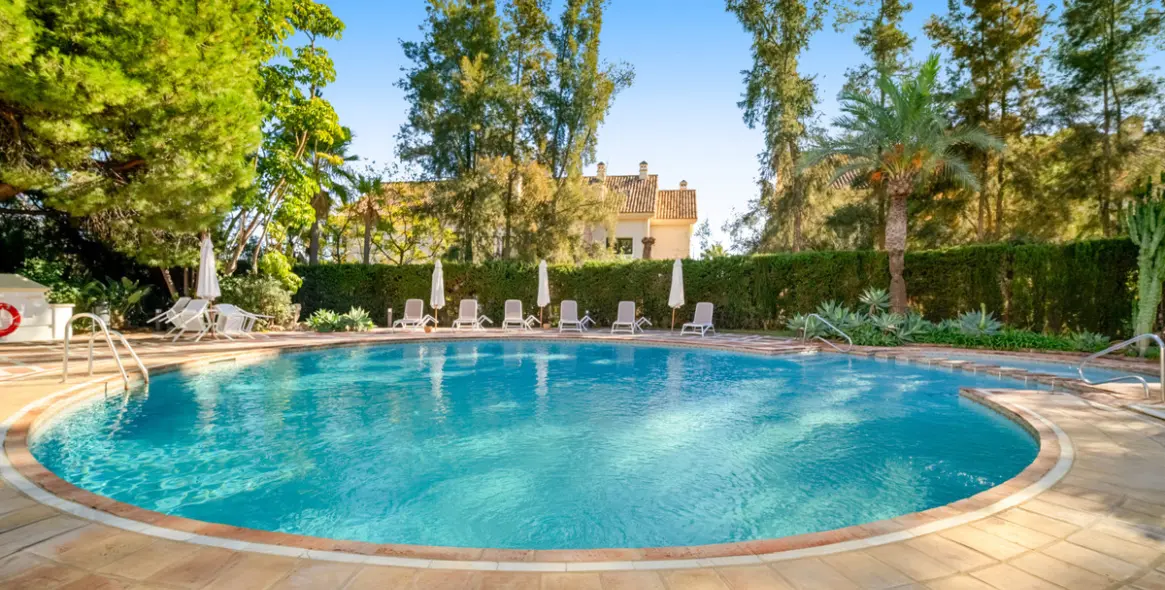 Venta de apartamento en planta media en The Golden Mile 10