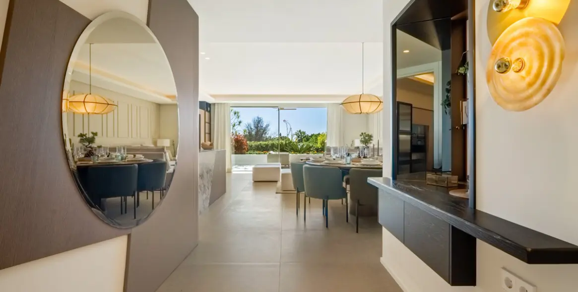 Venta de apartamento en planta media en The Golden Mile 14