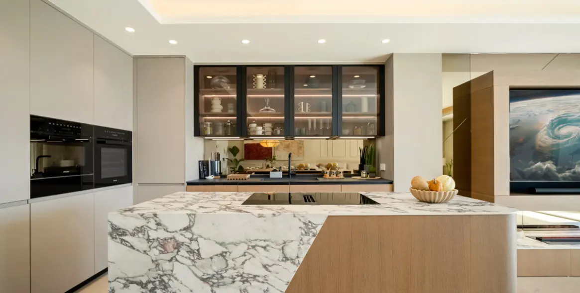 Venta de apartamento en planta media en The Golden Mile 18