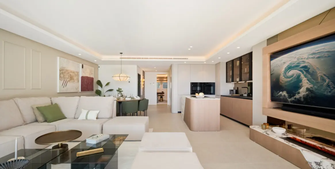 Venta de apartamento en planta media en The Golden Mile 21
