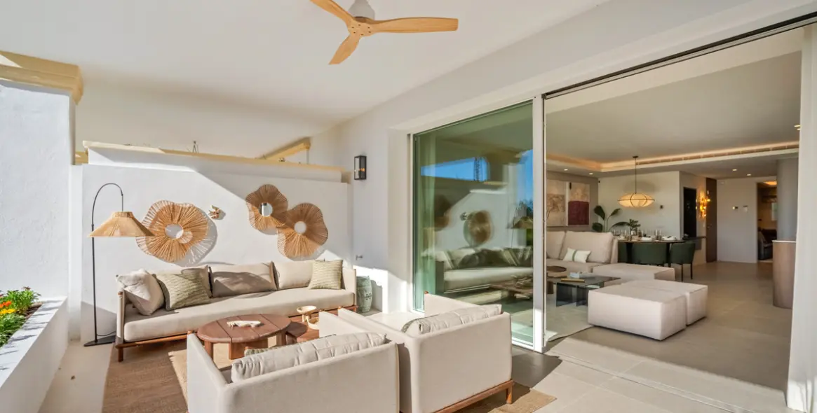 Venta de apartamento en planta media en The Golden Mile 22