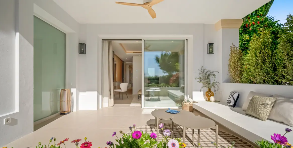 Venta de apartamento en planta media en The Golden Mile 27