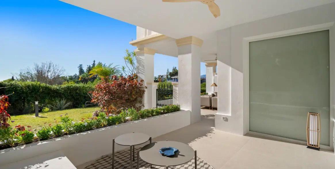 Venta de apartamento en planta media en The Golden Mile 29