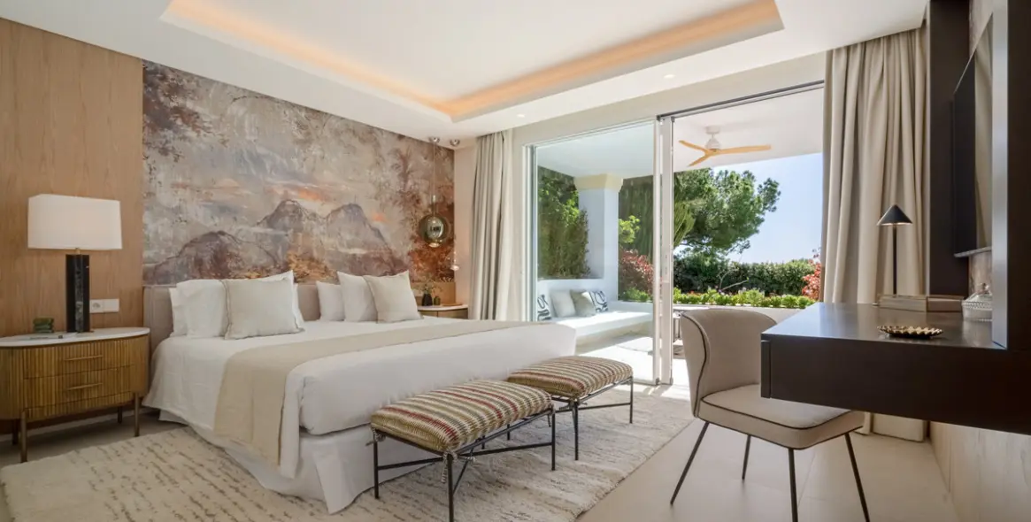 Venta de apartamento en planta media en The Golden Mile 30