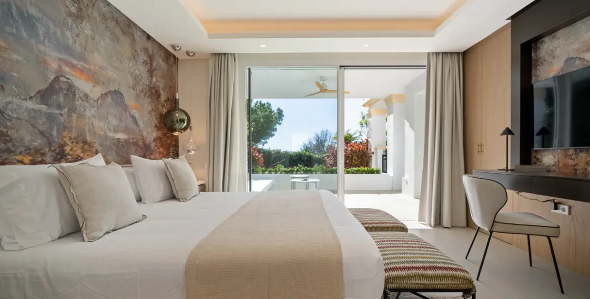 Venta de apartamento en planta media en The Golden Mile 32