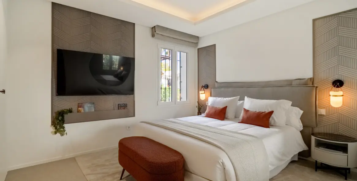 Venta de apartamento en planta media en The Golden Mile 42