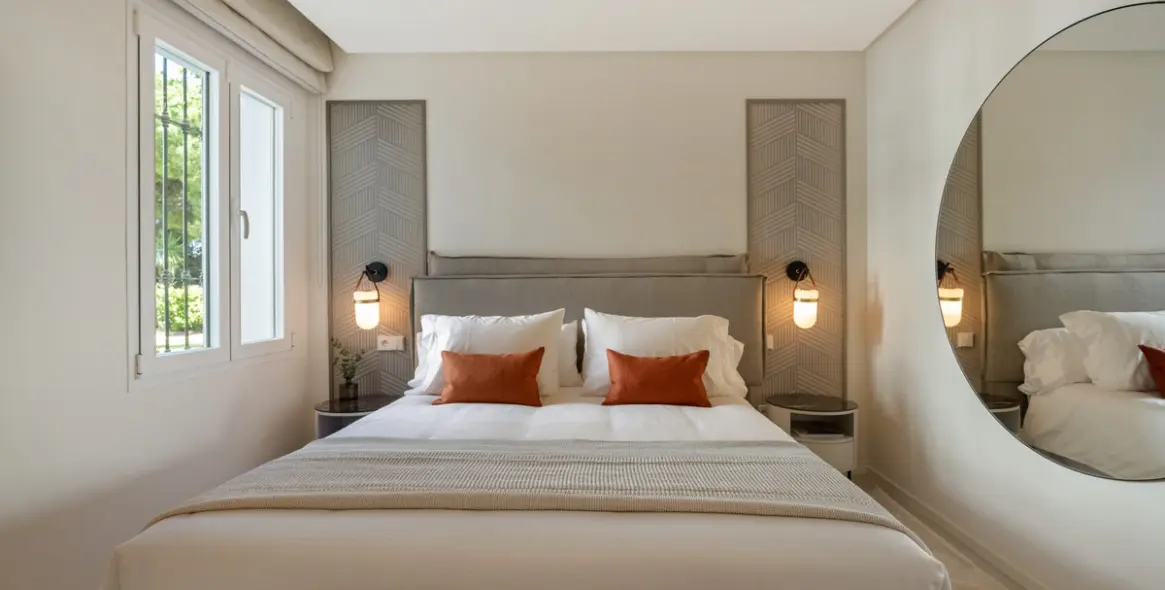 Venta de apartamento en planta media en The Golden Mile 44